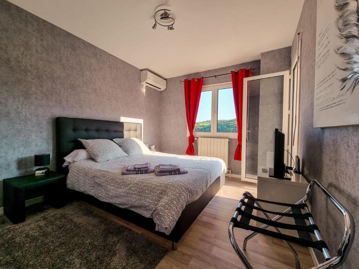 Wine Passion Panoramic Hotel Chavanay Buitenkant foto